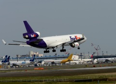 FedEx MD-11 到着　