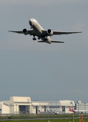 離陸（55）UNITED 777-200