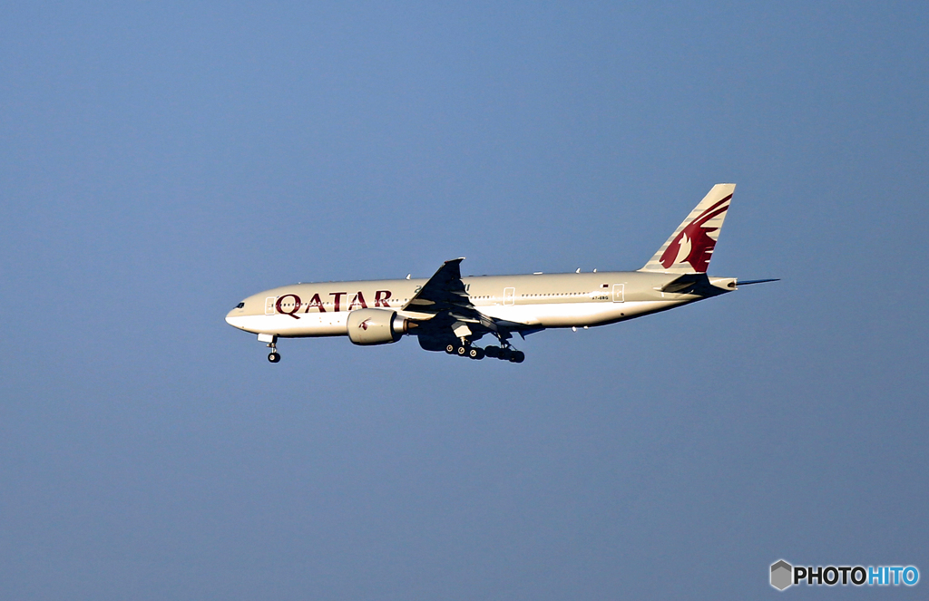 着陸 Qatar 777-2DZ A7-BBG