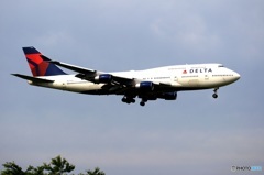 到着　Delta 747-400 