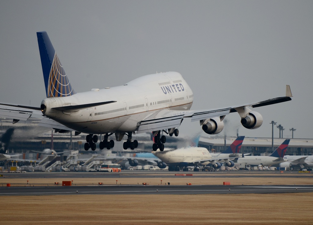 着陸 UNITED 747-400