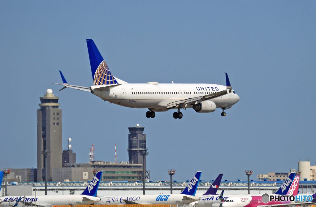 着陸 UNITED 737-800 N33294ｼﾐﾀｰW