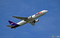 離陸 FedEx 777-FS2 N107FE