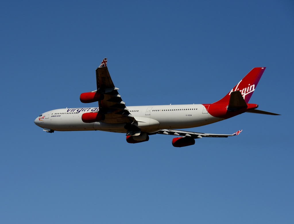 virgin A340-300 飛び立ち