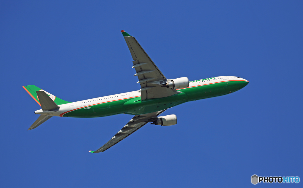 離陸 EVA A330-300 B-16336