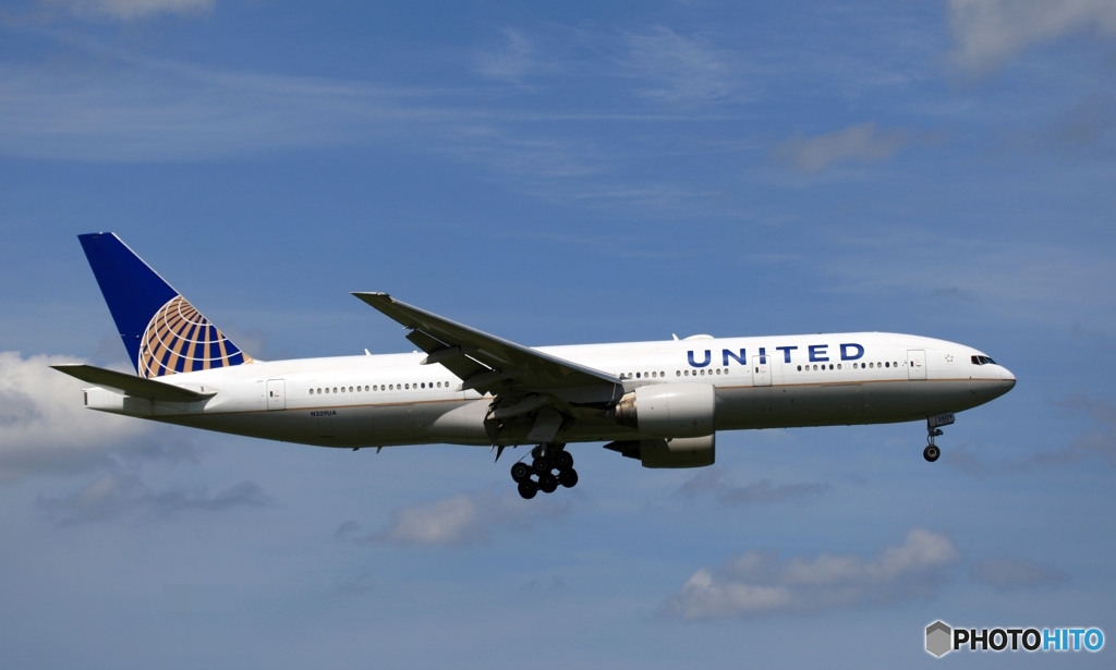 United 777-224 到着　