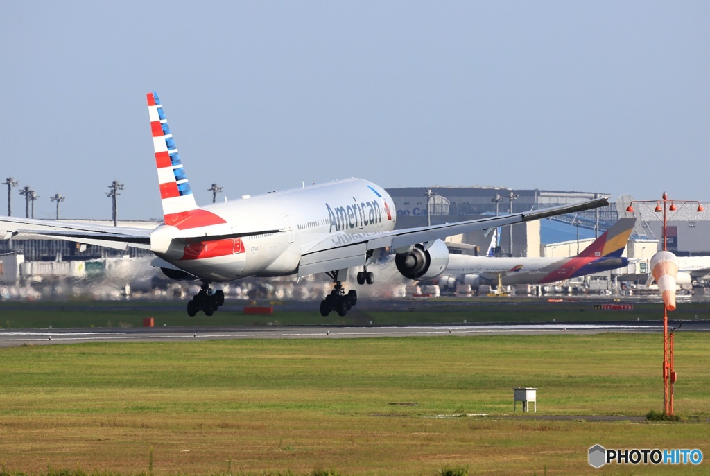 着陸 American 777-223