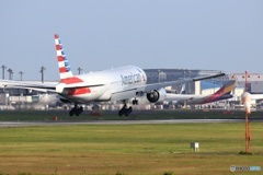 着陸 American 777-223