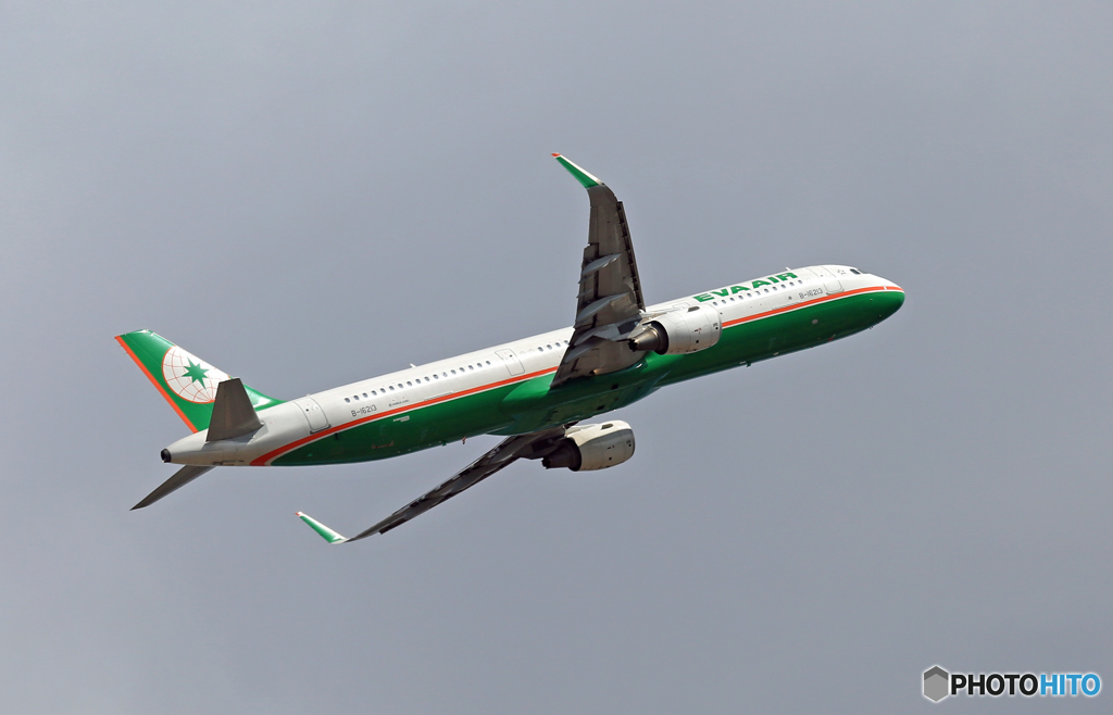 離陸　EVA  A321-211 B-16213