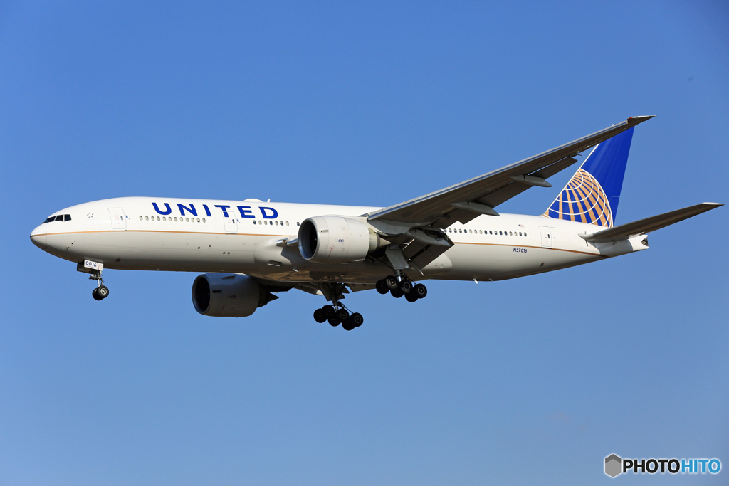 「青い空」 UNITED 777-224 N57016 到着