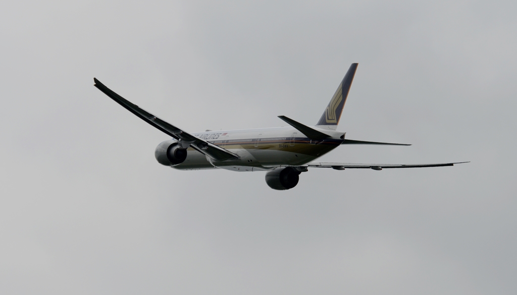 離陸（32-2）Singapore Air 777-312ER [b]