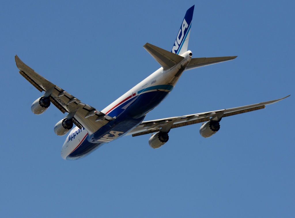 NCA 747-8KZF 離陸