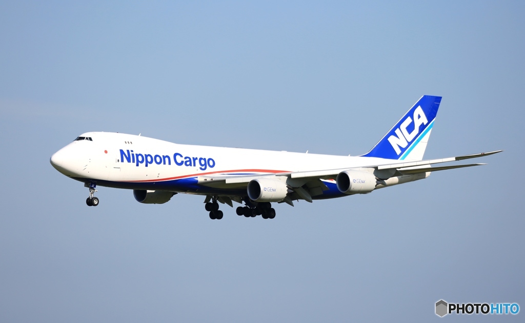 NCA 747-8KZF  Landing