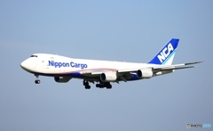NCA 747-8KZF  Landing