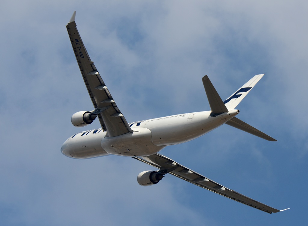 飛び立ち FINNER A330-302