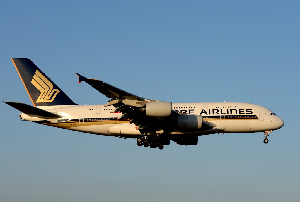 SINGAPORE A380-841 着陸