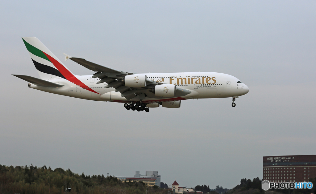 「すかい」 Emirates A380-861 A6-EDE Landing