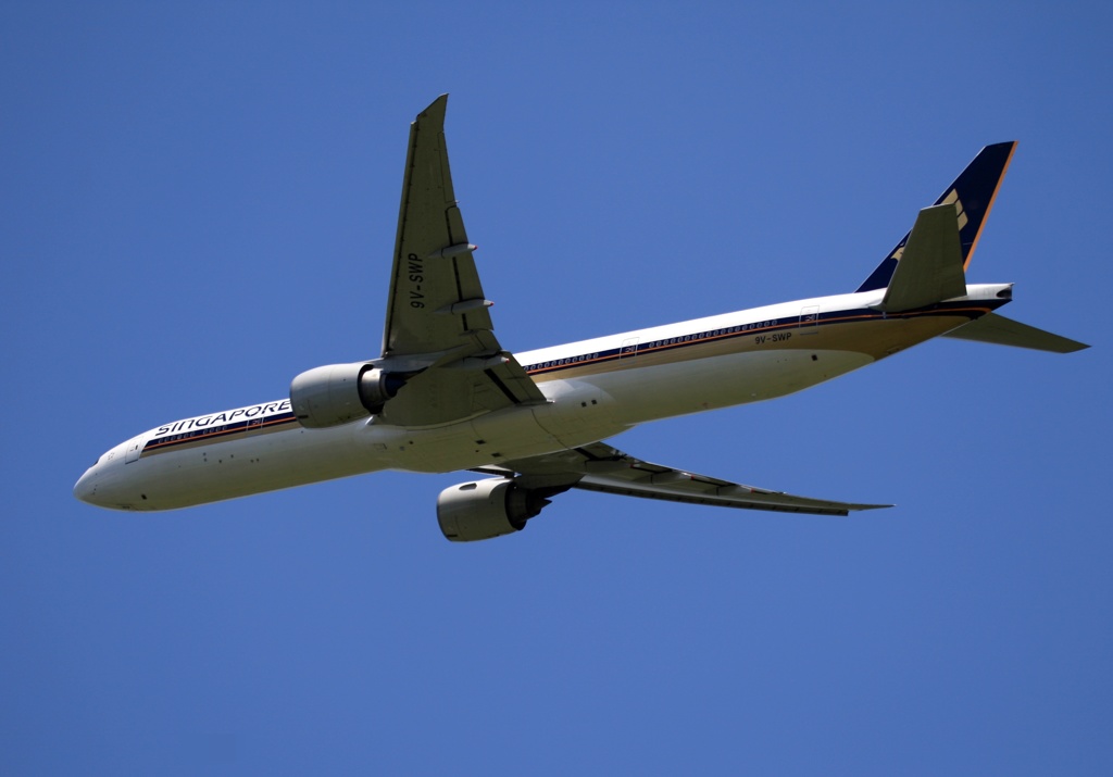 飛び立ち　Singapore 777-312 