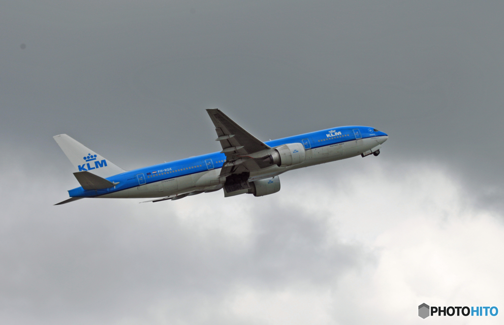 「☁」と KLM 777-206 PH-BQE