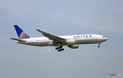 到着 United 777-222 N223UA