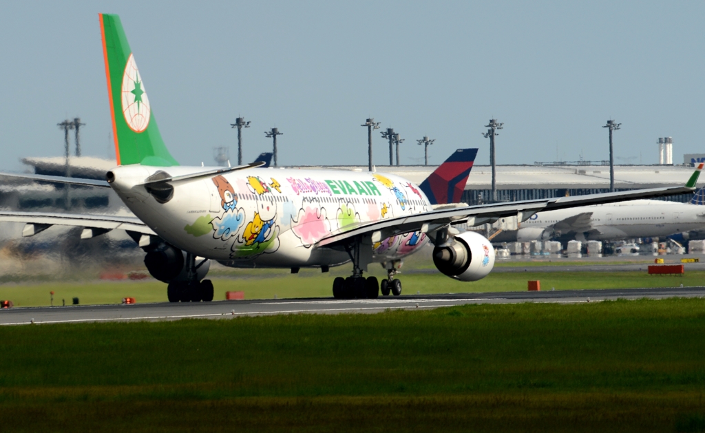 出発（202）EVR A330-203 Hello Kitty 