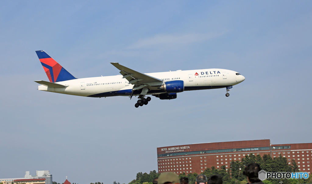 到着 Delta 777-232 N864DA