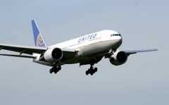 着陸（112）United　777-222　