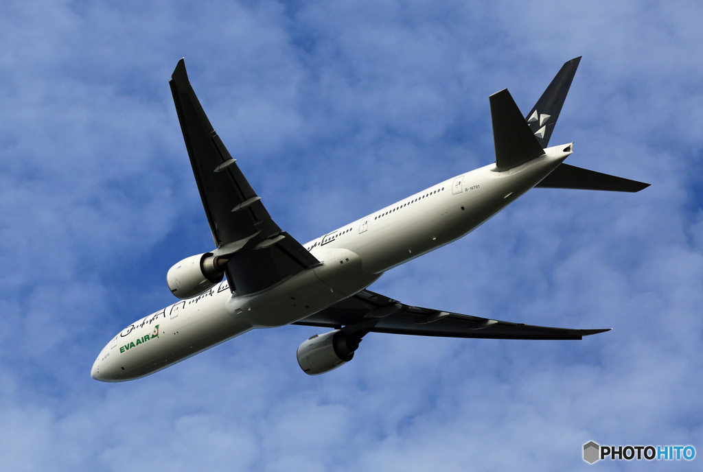 飛び立ち　EVA 777-300 B-16701