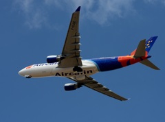 飛び立ち Air Calin A330-200