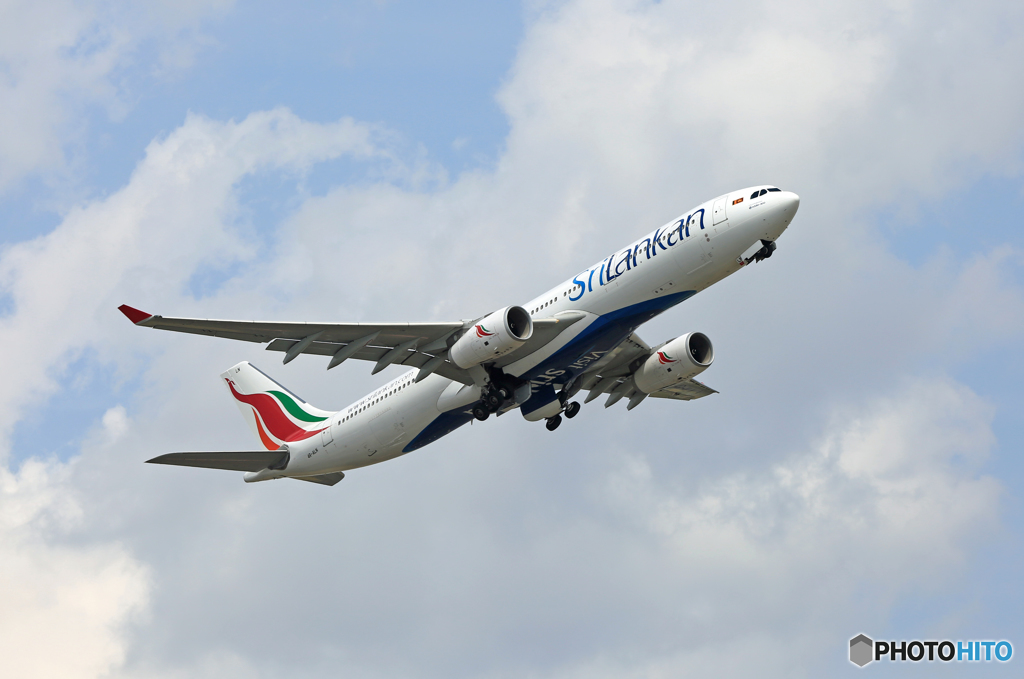 飛び立ち SriLankan A330-343 4R-ALN