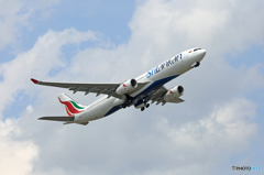 飛び立ち SriLankan A330-343 4R-ALN