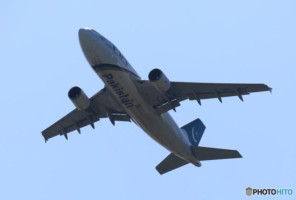 離陸　PIA A310-324