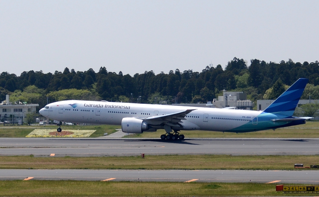 飛び立ち（99）Garuda Indnesia 777-300　