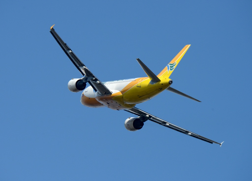 SEBU A319-111 飛び立ち