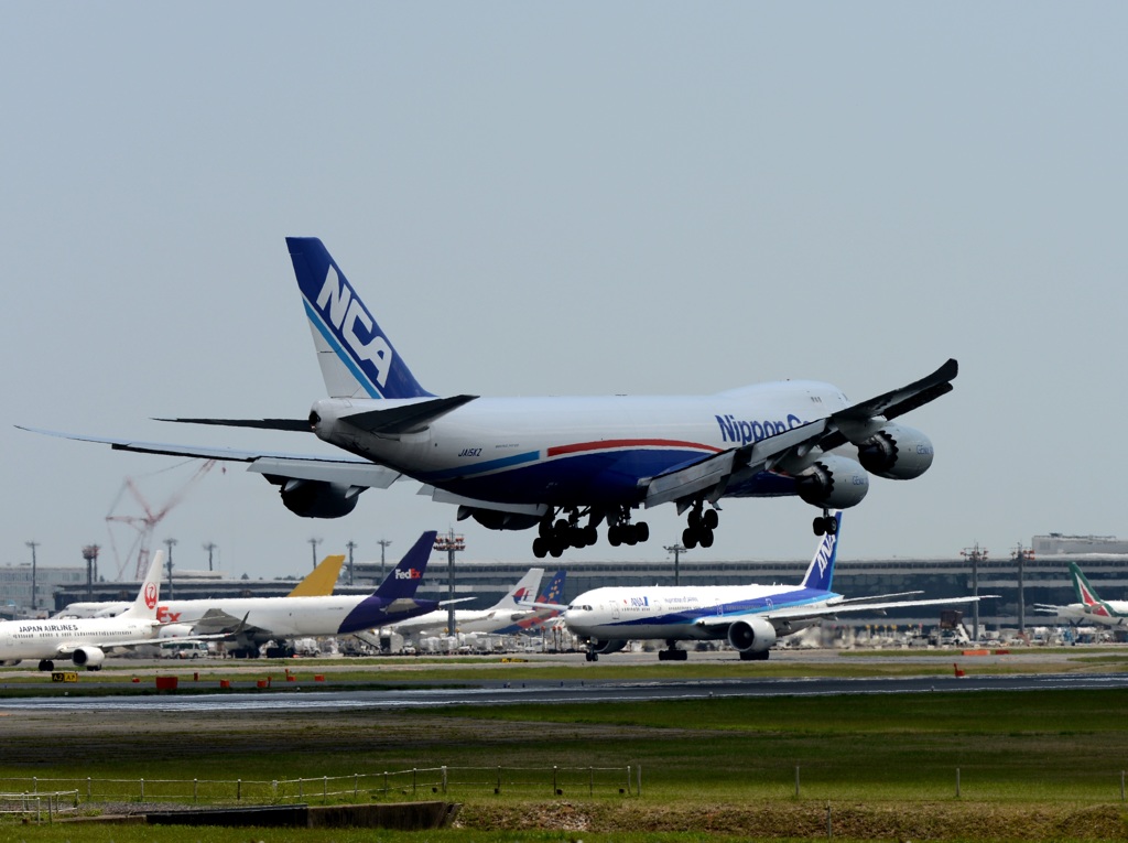NCA 747-8KZF 着陸　