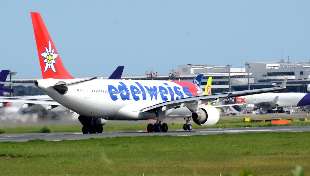 出発（172）edelweiss A330-200