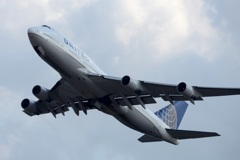 離陸 UNITED 747-400 
