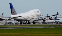 着陸（36）UNITED 747-400 