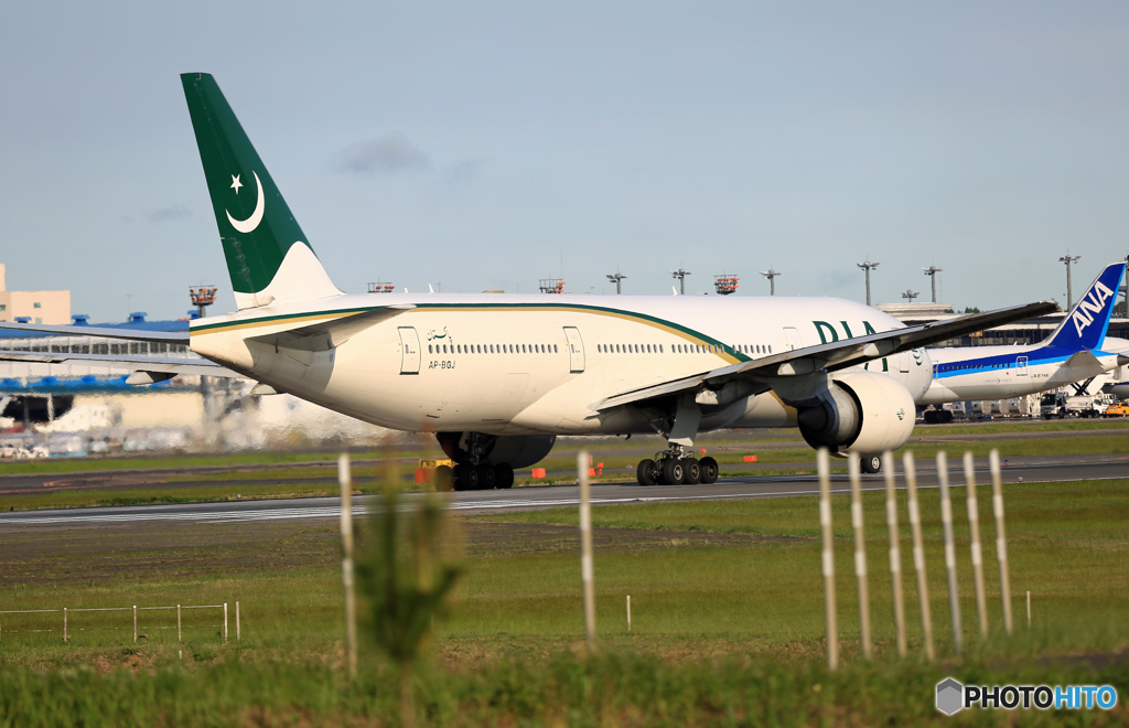「青空」 PIA 777-240 AP-BGJ 出発