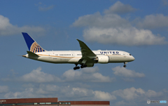 「雲」とUNITED 787-8 N45905 