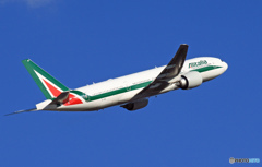 Alitalia 777-200 EI-ISB 出発　