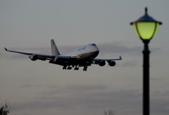 着陸（170）Delta 747-422