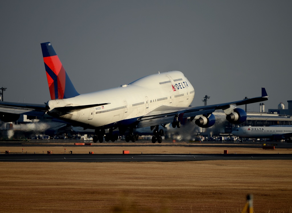 着陸（216）DELTA 747-400