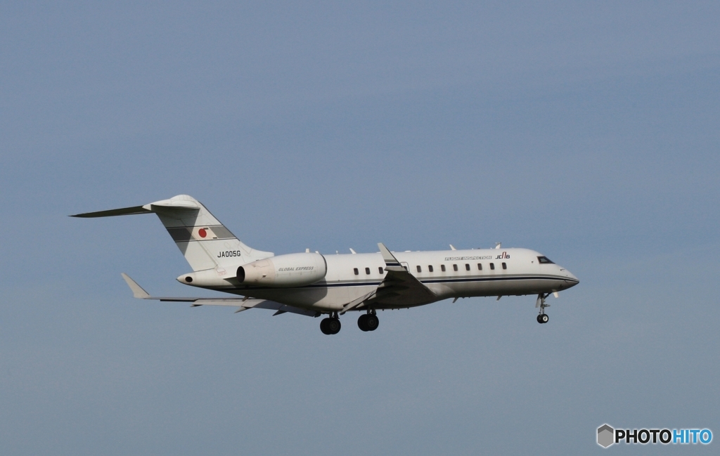 着陸　☮国交省航空局 飛行検査機BD-700 !