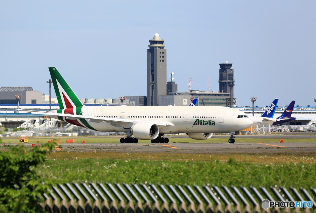 出発 Alitalia 777-200 EI-ISU