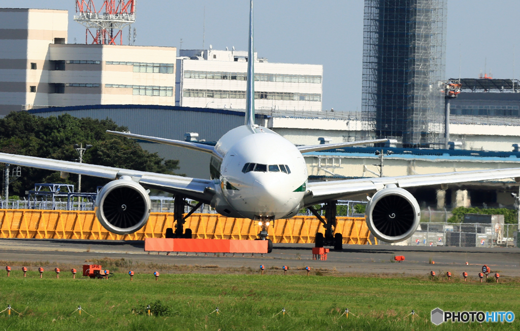 Alitallia B777-200 EI-ISB 出発　