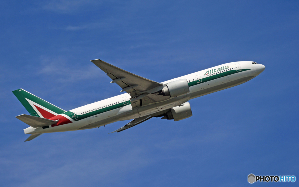 「青い空」Alitalia 777-200 EI-ISE