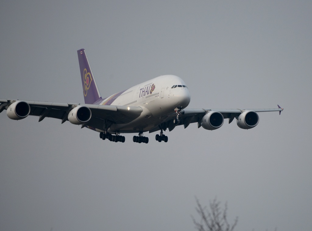 到着 THAI A380-841