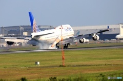 到着　UNITED 747-400 N178UA