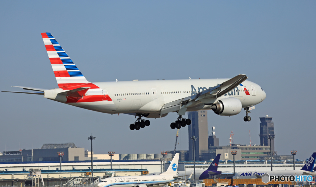 到着 American 777-223 N787AL